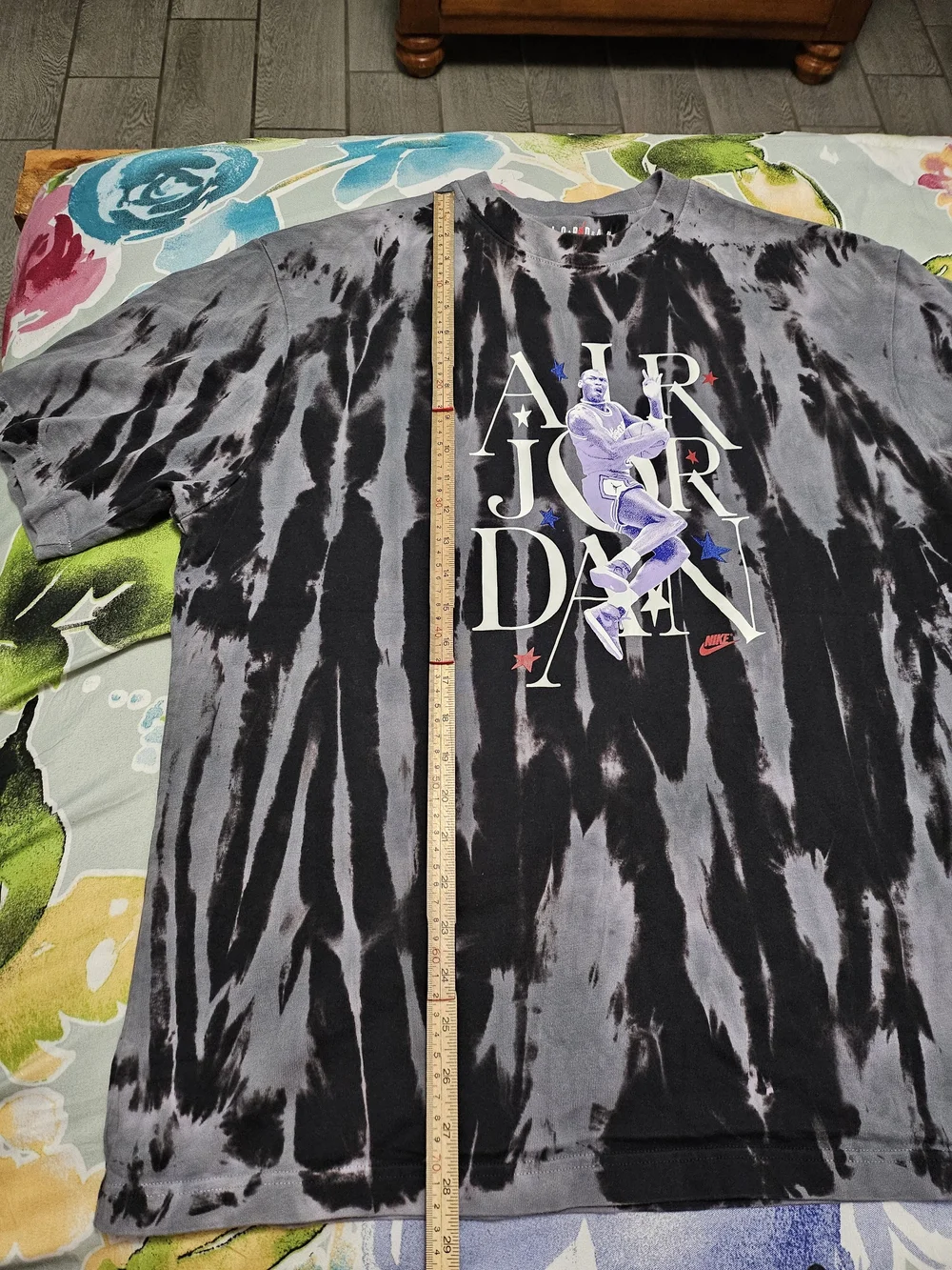 Jordan Men’s Black & Gray Tie-Dye Graphic T-Shirt